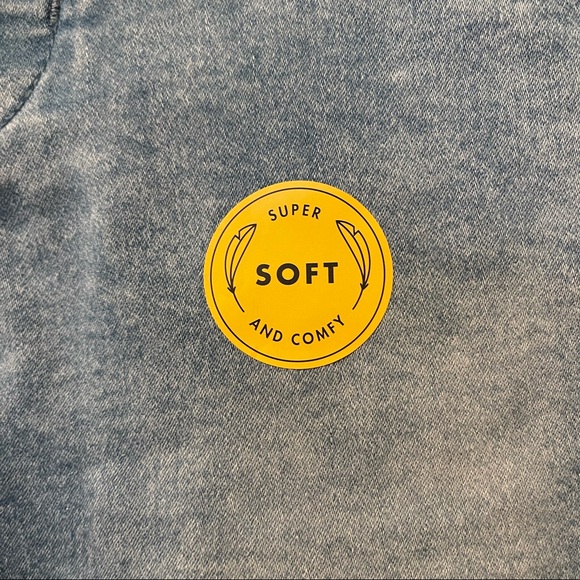 Cat & Jack Girls Capri Jeans Ultimate Stretch - Picture 3 of 5